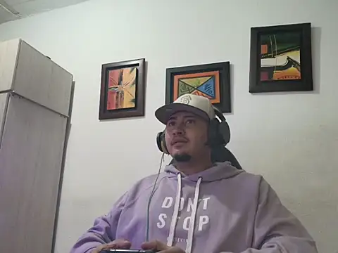 Snapshot of myke_andrade chatting on January 6, 3:10 am myke andrade online show from January 6, 3:10 am