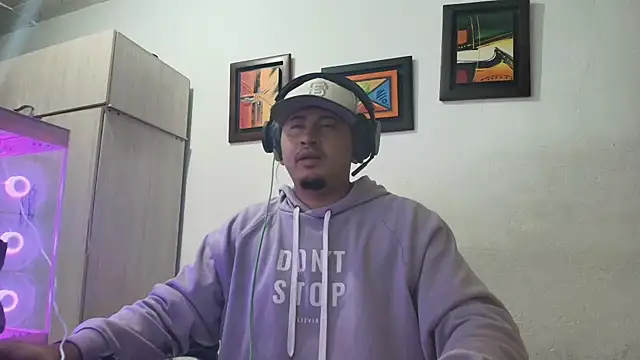 Snapshot of myke_andrade chatting on January 7, 1:30 am myke andrade online show from January 7, 1:30 am
