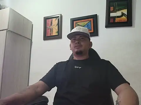 Snapshot of myke_andrade chatting on January 12, 11:59 am myke andrade online show from January 12, 11:59 am