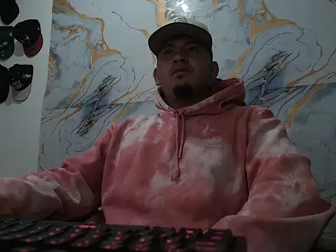 Snapshot of myke_andrade chatting on February 7, 10:41 am myke andrade online show from February 7, 10:41 am