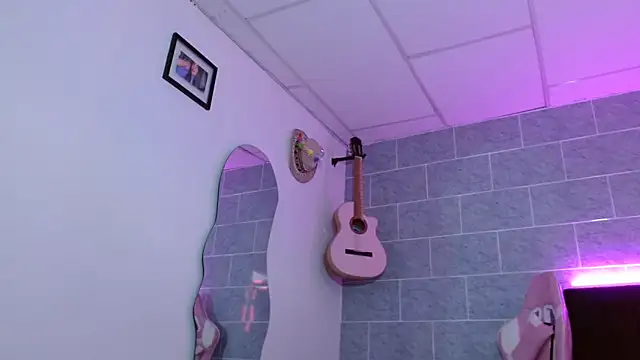 Dakota bumm online show from April 6, 6:53 pm