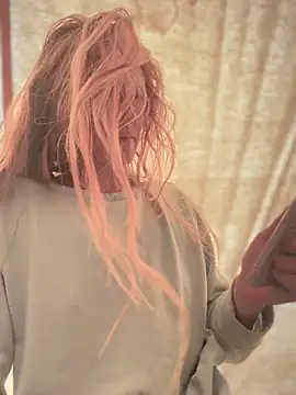 GoldenFlameGoddess online show from April 16, 3:46 pm