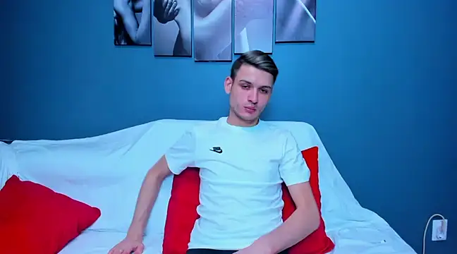 andboyfor6 online show from February 5, 1:44 pm