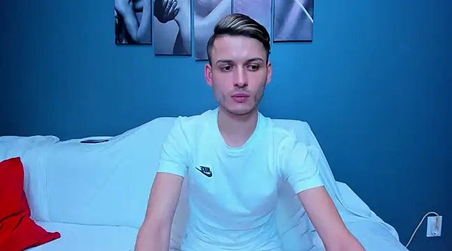 andboyfor6 online show from February 18, 5:09 am