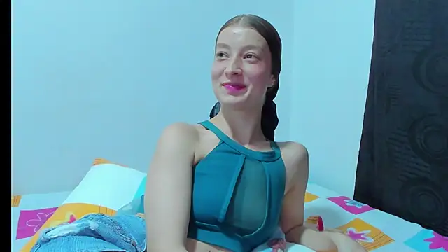 Snapshot of MiiaVolkova chatting on May 8, 12:27 am MiiaVolkova online show from May 8, 12:27 am