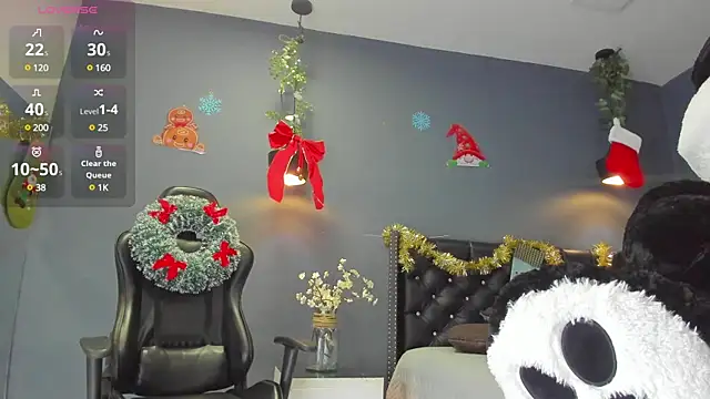 Sophiietaylor online show from December 19, 11:57 pm