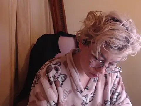 Snapshot of diane_fergusson chatting on March 21, 10:53 am diane fergusson online show from March 21, 10:53 am