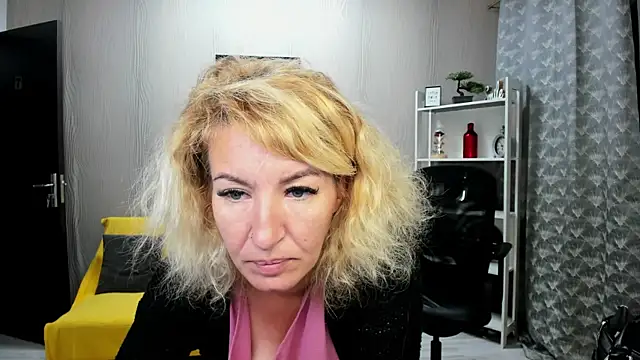 Snapshot of Cassandra_Hotty chatting on June 16, 2:58 am Cassandra Hotty online show from June 16, 2:58 am