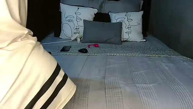 CURVEYDOLLXX online show from November 25, 8:36 am