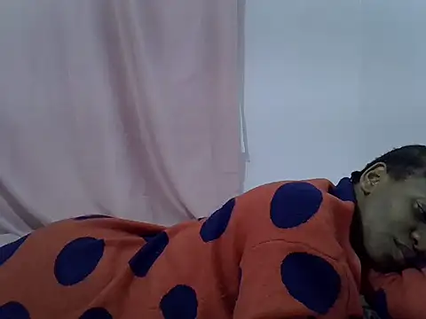 prettybeee online show from April 16, 8:42 pm