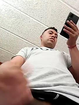 Snapshot of Diego_leon27 chatting on February 11, 1:51 pm Diego leon27 online show from February 11, 1:51 pm