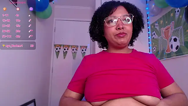 Snapshot of michell_bling1 chatting on July 6, 12:35 pm michell bling1 online show from July 6, 12:35 pm