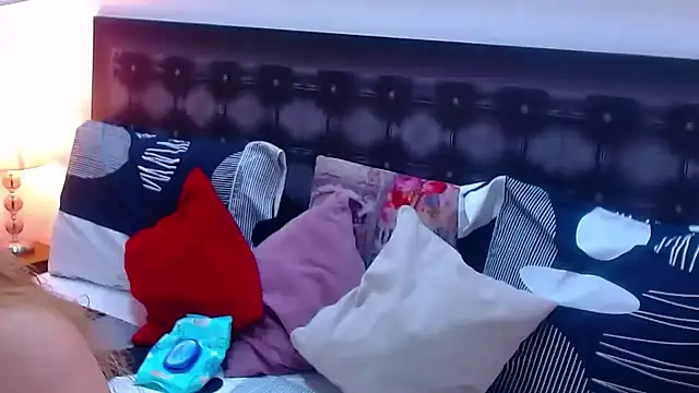 Snapshot of sandra_20 chatting on October 26, 10:32 am sandra 20 online show from October 26, 10:32 am