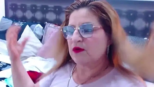 Snapshot of sandra_20 chatting on October 28, 11:25 am sandra 20 online show from October 28, 11:25 am