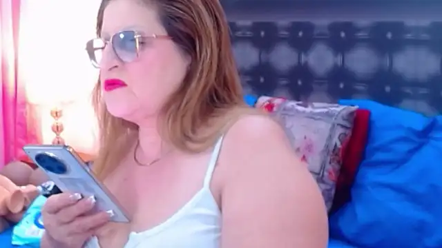 Snapshot of sandra_20 chatting on November 18, 11:25 am sandra 20 online show from November 18, 11:25 am