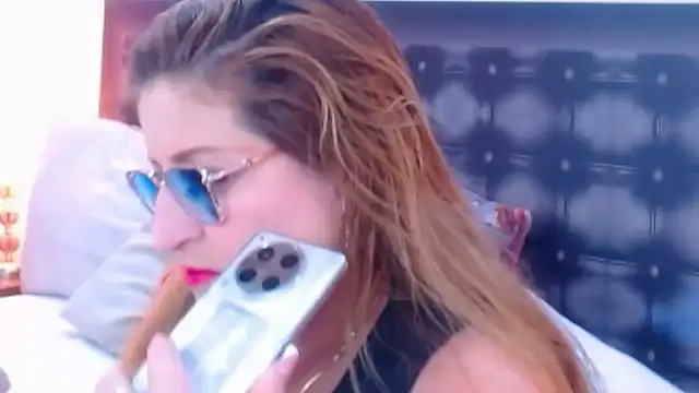 Snapshot of sandra_20 chatting on November 20, 11:10 am sandra 20 online show from November 20, 11:10 am