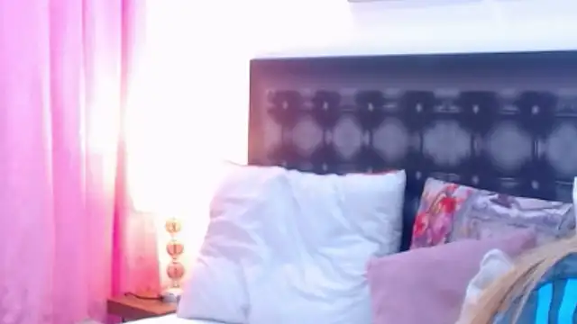 Snapshot of sandra_20 chatting on November 22, 10:47 am sandra 20 online show from November 22, 10:47 am