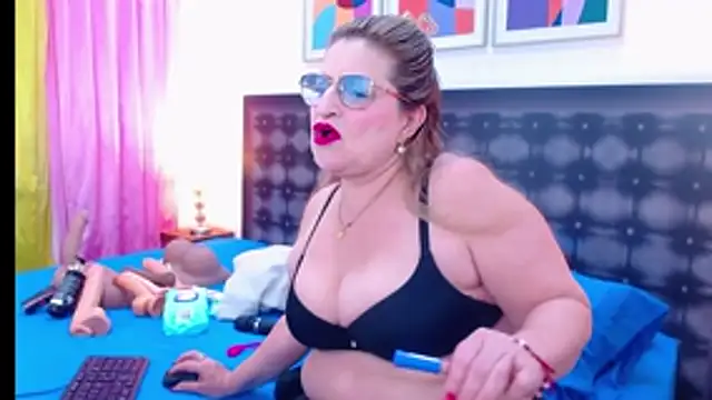 Snapshot of sandra_20 chatting on January 8, 10:39 am sandra 20 online show from January 8, 10:39 am