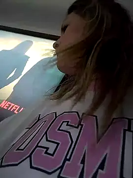 Snapshot of Mia_Hampton chatting on December 21, 8:00 pm Mia Hampton online show from December 21, 8:00 pm