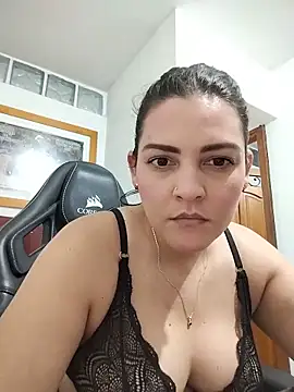Snapshot of Mia_Hampton chatting on May 29, 9:46 pm Mia Hampton online show from May 29, 9:46 pm