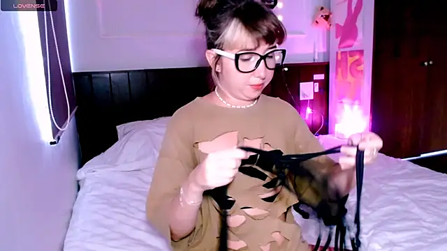 Snapshot of Cosmo_Riri chatting on September 28, 6:30 am Cosmo Riri online show from September 28, 6:30 am