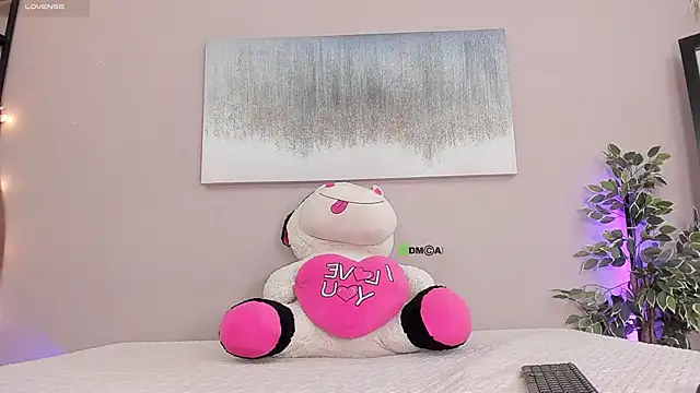 Briana Wells  online show from October 28, 1:36 pm