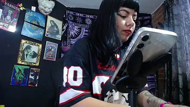 Snapshot of Yourmadame_P chatting on July 29, 9:24 pm Yourmadame P online show from July 29, 9:24 pm