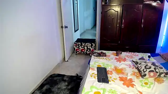 ivonne  hott1 online show from January 17, 11:51 pm