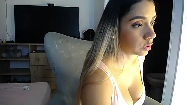 Snapshot of natalie_fox23 chatting on January 22, 4:55 pm natalie fox23 online show from January 22, 4:55 pm