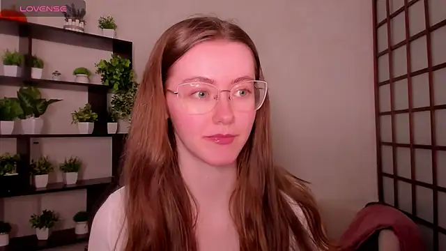 Snapshot of KateCuddle chatting on May 14, 2:07 am KateCuddle online show from May 14, 2:07 am