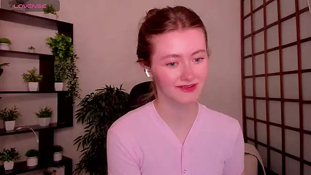 Snapshot of KateCuddle chatting on June 15, 2:47 am KateCuddle online show from June 15, 2:47 am