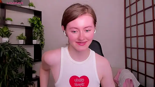 Snapshot of KateCuddle chatting on June 26, 2:38 am KateCuddle online show from June 26, 2:38 am