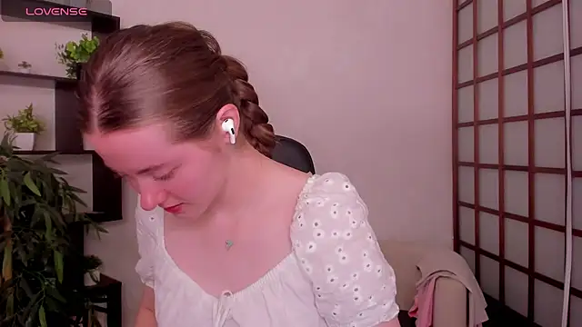 Snapshot of KateCuddle chatting on July 2, 2:44 am KateCuddle online show from July 2, 2:44 am