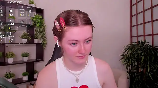 Snapshot of KateCuddle chatting on July 16, 2:39 am KateCuddle online show from July 16, 2:39 am
