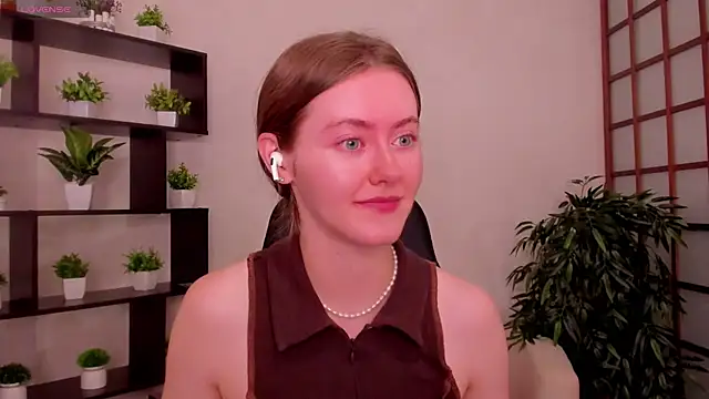 Snapshot of KateCuddle chatting on August 5, 2:36 am KateCuddle online show from August 5, 2:36 am