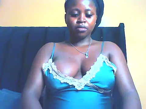 Snapshot of EboniesBelle chatting on April 17, 5:32 am EboniesBelle online show from April 17, 5:32 am