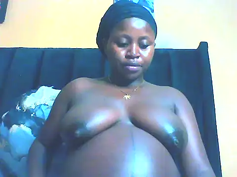 Snapshot of EboniesBelle chatting on June 22, 7:33 pm EboniesBelle online show from June 22, 7:33 pm