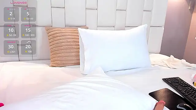 Snapshot of ValeriaGarcia chatting on December 18, 12:18 pm ValeriaGarcia online show from December 18, 12:18 pm