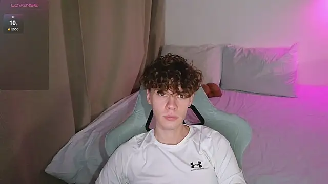 Snapshot of cute_thomas chatting on April 24, 7:16 pm cute thomas online show from April 24, 7:16 pm