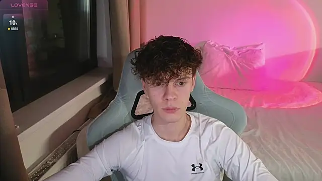Snapshot of cute_thomas chatting on May 6, 6:57 pm cute thomas online show from May 6, 6:57 pm