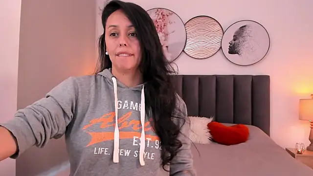 Snapshot of SaharaGarcia__ chatting on May 14, 9:32 pm SaharaGarcia online show from May 14, 9:32 pm