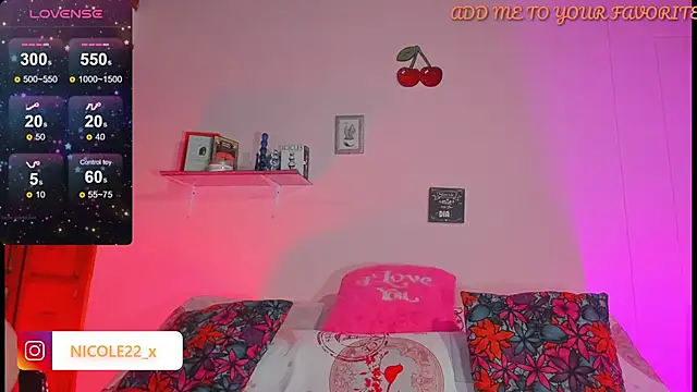 Snapshot of Nicole_x chatting on December 22, 3:33 am Nicole x online show from December 22, 3:33 am