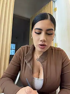 clarachanelricek online show from April 17, 8:23 pm