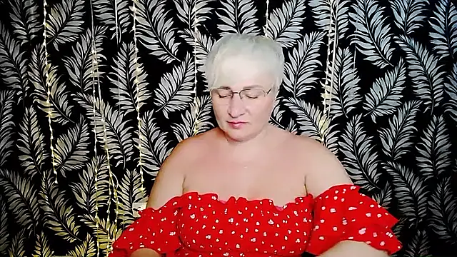 Snapshot of Olivia_playful chatting on June 12, 10:25 am Olivia playful online show from June 12, 10:25 am