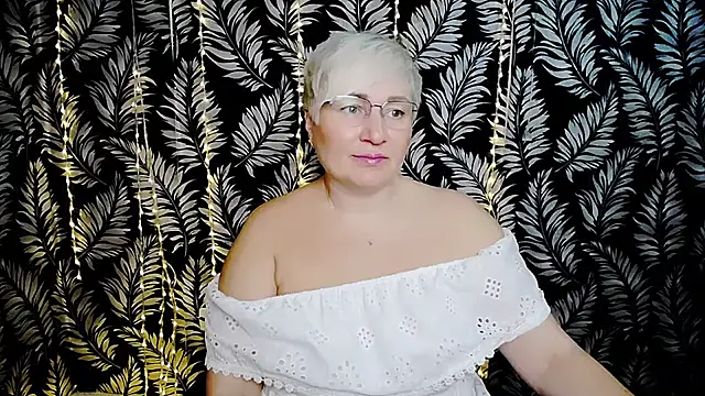 Snapshot of Olivia_playful chatting on July 27, 10:11 am Olivia playful online show from July 27, 10:11 am