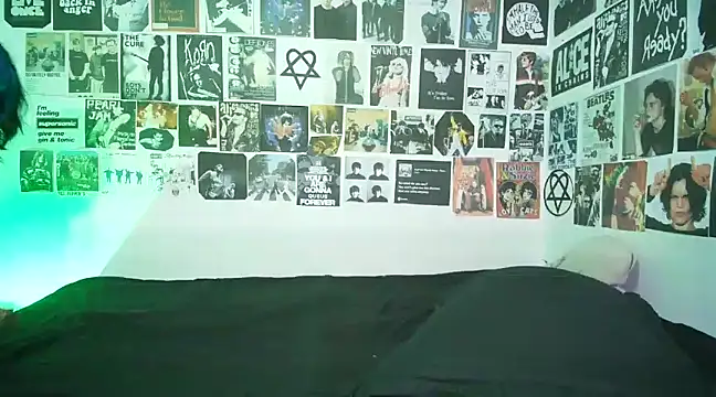 Snapshot of BonnieStardust chatting on January 4, 12:48 am BonnieStardust online show from January 4, 12:48 am