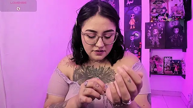 Snapshot of _Ali_Brinck_ chatting on October 10, 1:48 am Ali Brinck online show from October 10, 1:48 am