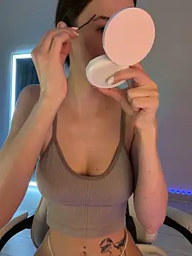 julia fly online show from March 20, 10:20 am