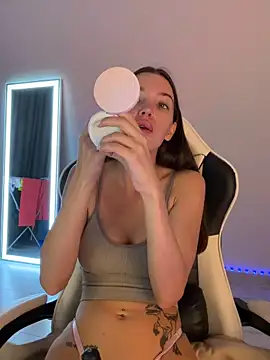julia fly online show from June 3, 8:39 am