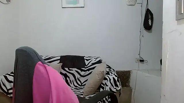 angelamarie1 online show from March 27, 10:37 am